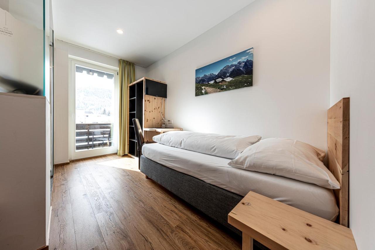 Hotel Filli Scuol Esterno foto