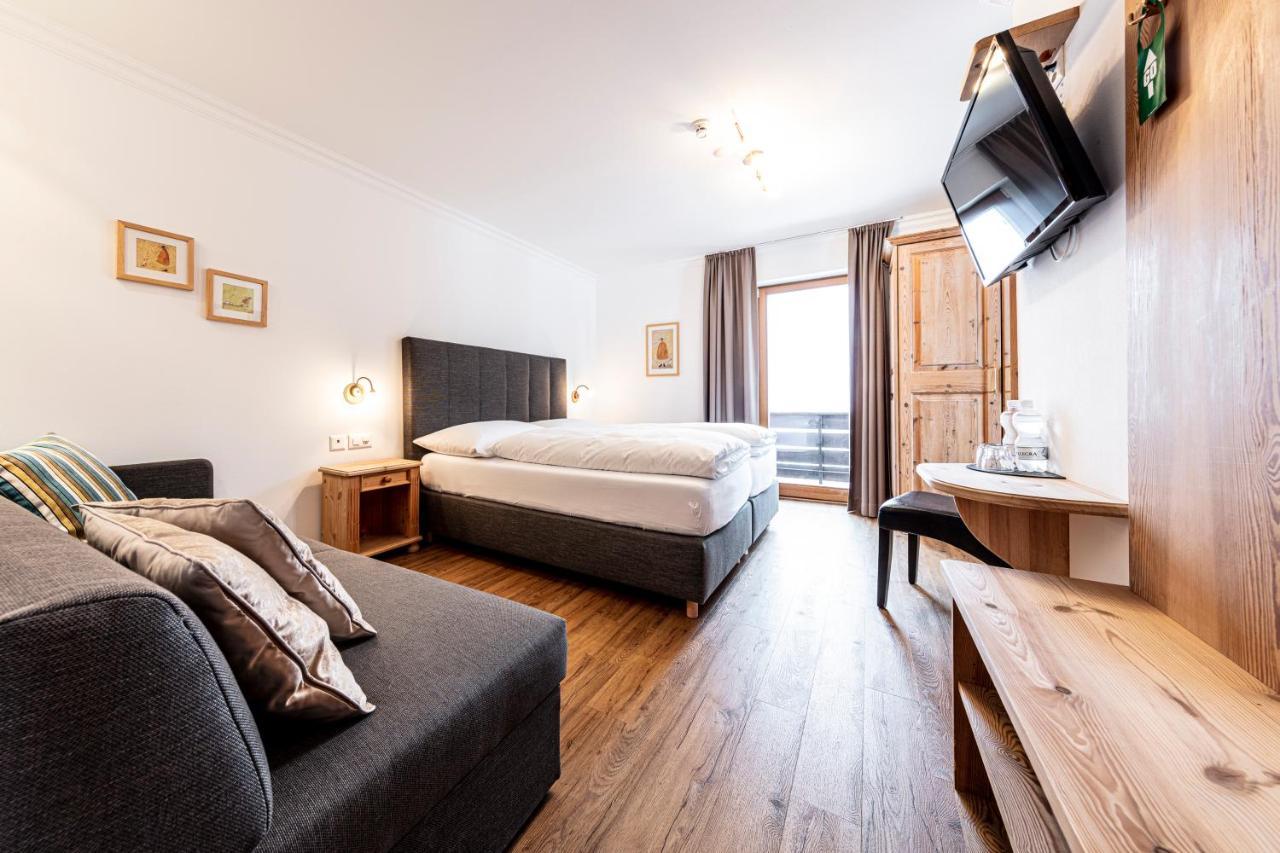 Hotel Filli Scuol Esterno foto
