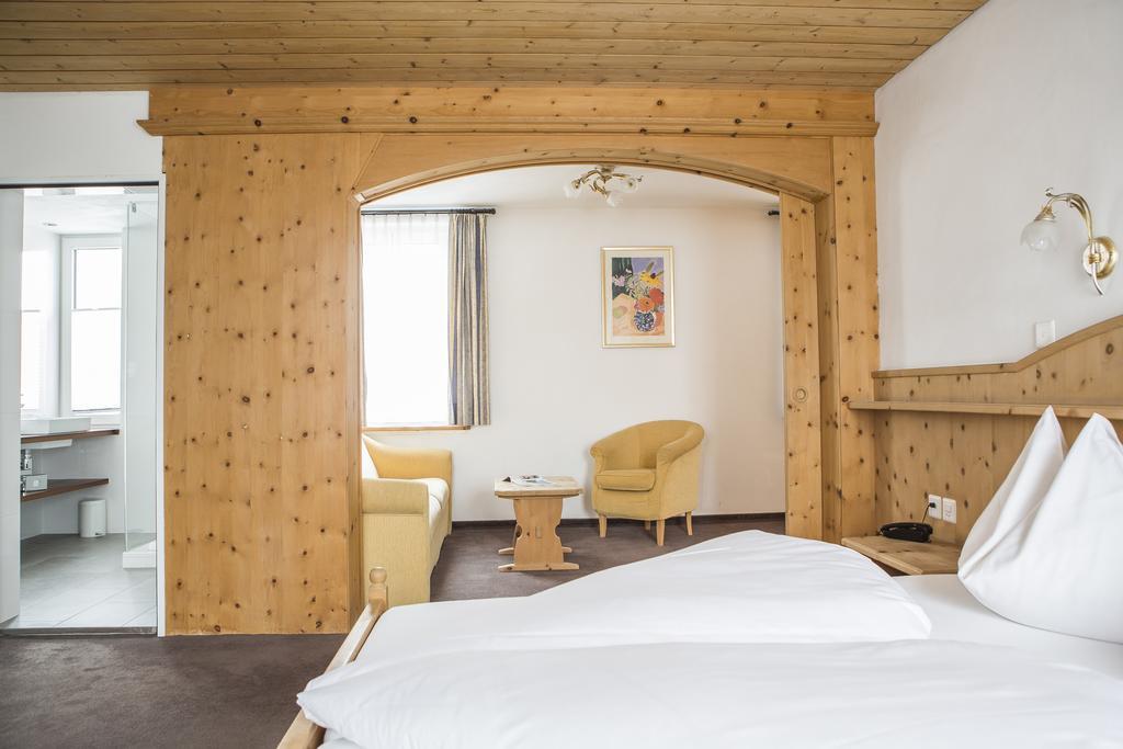 Hotel Filli Scuol Esterno foto
